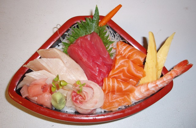 Sushi - món ăn truyền thống của Nhật Bản